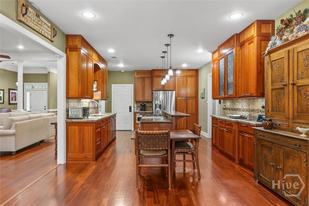 Image 43 of property listing at 105 Baymeadow Point, Savannah, GA 31405