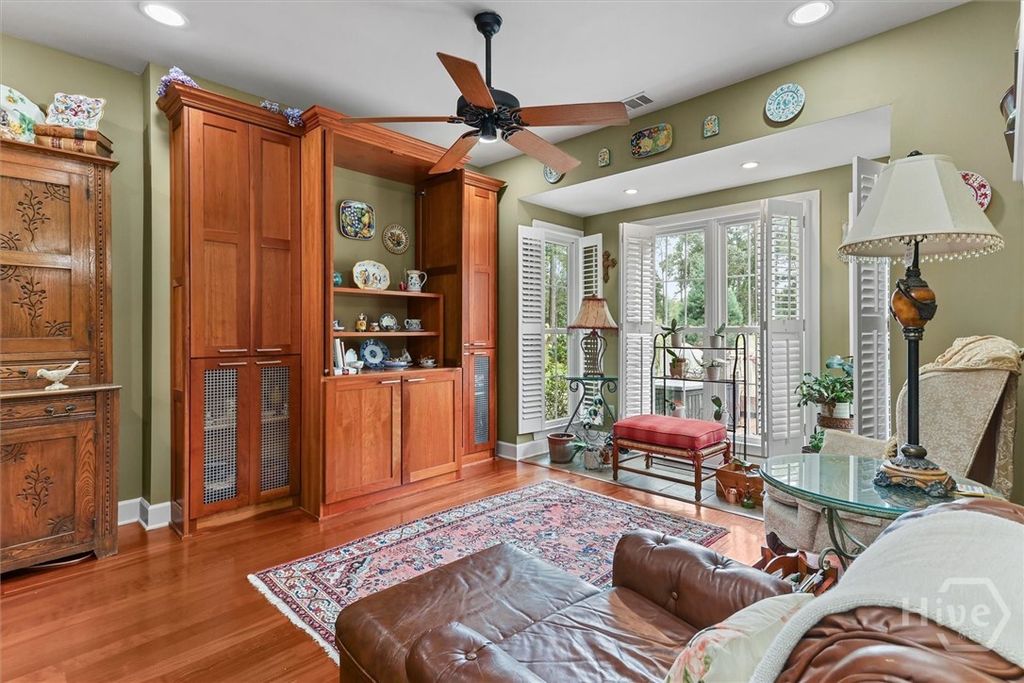 Image 7 of property listing at 105 Baymeadow Point, Savannah, GA 31405