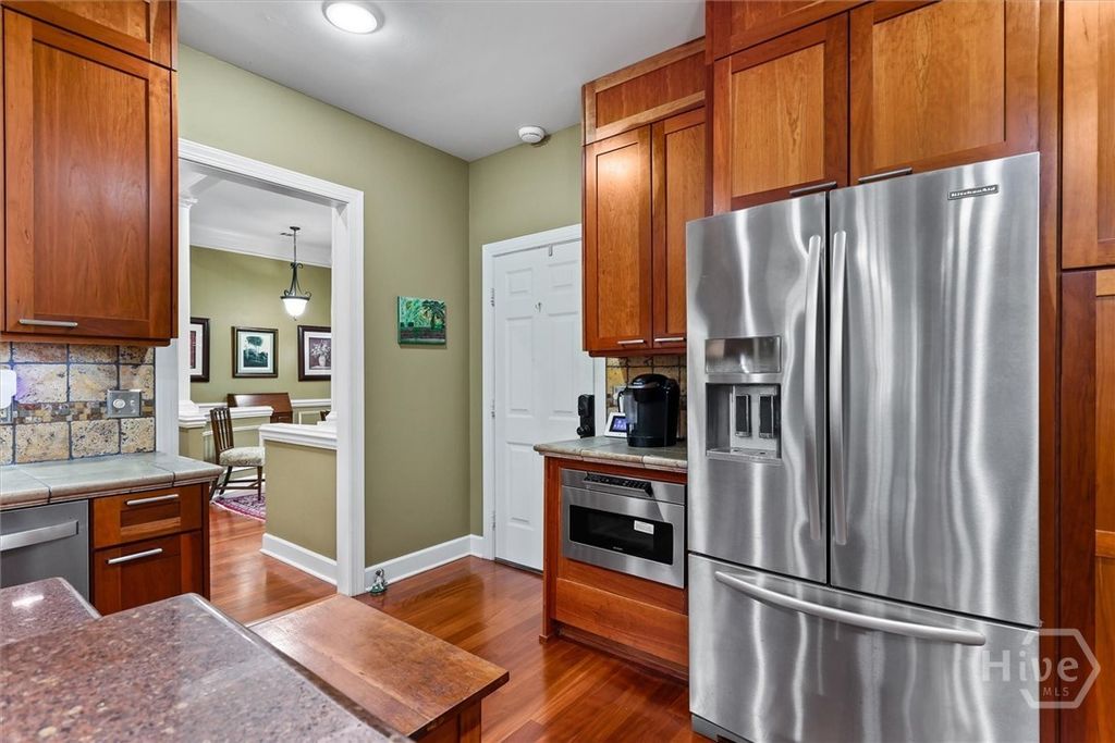 Image 8 of property listing at 105 Baymeadow Point, Savannah, GA 31405