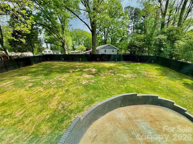 5635 Ruth Drive, Charlotte, NC 28215