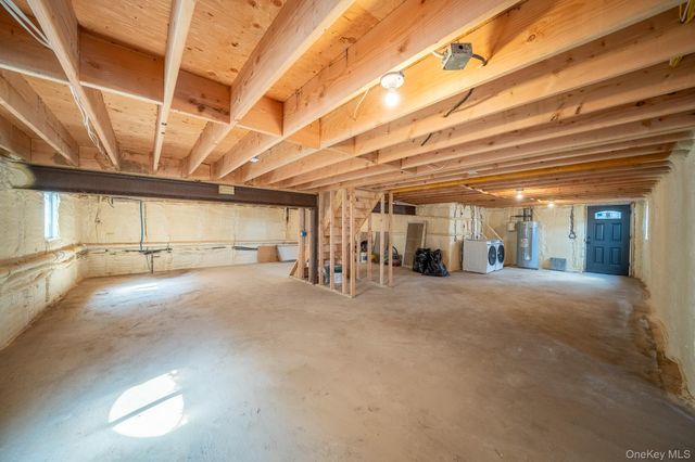 22 Sleepy Lane, Hicksville, NY 11801