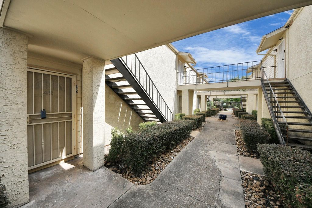 10075 Westpark Drive 42, Houston, TX 77042