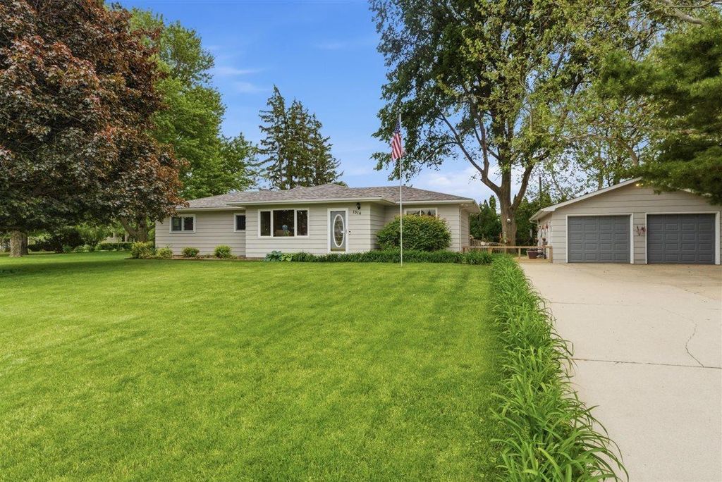 1314 Jersey Lane, Waterloo, IA 50701