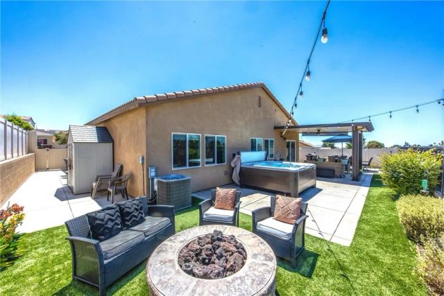 240 Country Club, Calimesa, CA 92320