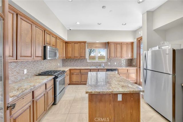 240 Country Club, Calimesa, CA 92320