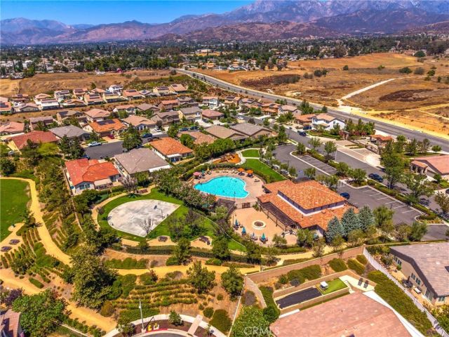240 Country Club, Calimesa, CA 92320