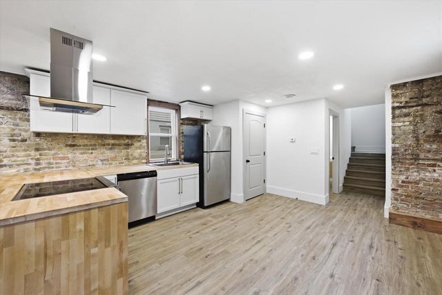1850 N Warren AVENUE, Milwaukee, WI 53202
