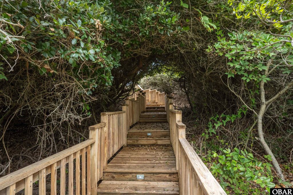 Image 7 of property listing at 275 Whites Point, Corolla, NC 27927