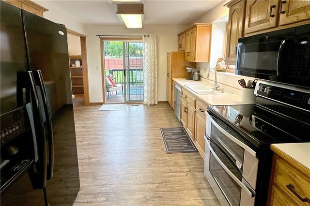 700 NE Hunters Ridge, Lee's Summit, MO 64086