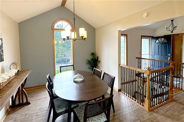 700 NE Hunters Ridge, Lee's Summit, MO 64086