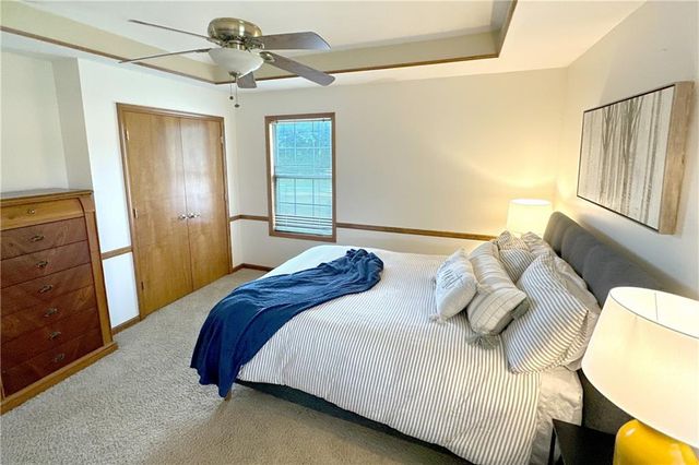 700 NE Hunters Ridge, Lee's Summit, MO 64086
