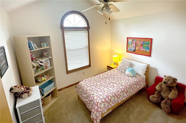 700 NE Hunters Ridge, Lee's Summit, MO 64086