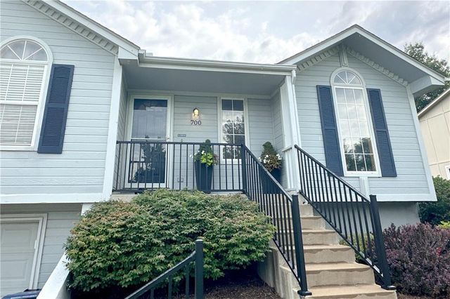 700 NE Hunters Ridge, Lee's Summit, MO 64086