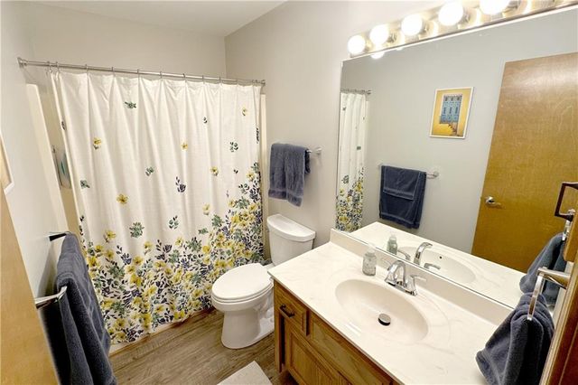 700 NE Hunters Ridge, Lee's Summit, MO 64086