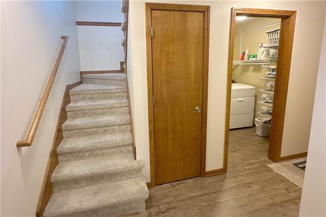 700 NE Hunters Ridge, Lee's Summit, MO 64086