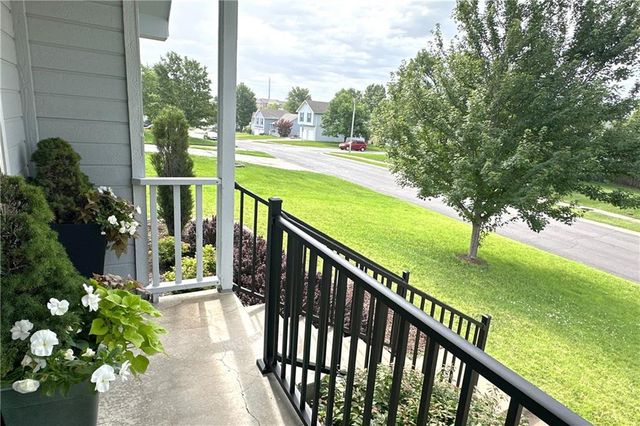 700 NE Hunters Ridge, Lee's Summit, MO 64086