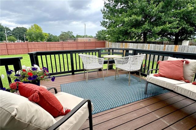 700 NE Hunters Ridge, Lee's Summit, MO 64086