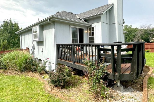 700 NE Hunters Ridge, Lee's Summit, MO 64086
