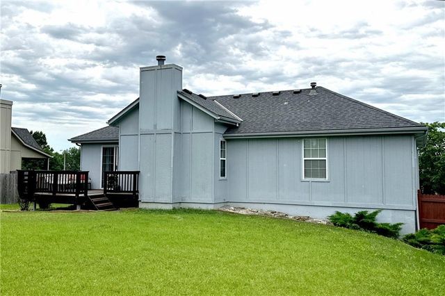 700 NE Hunters Ridge, Lee's Summit, MO 64086