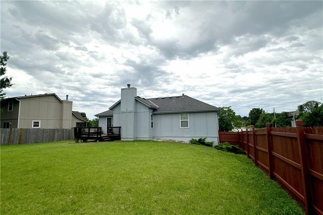700 NE Hunters Ridge, Lee's Summit, MO 64086