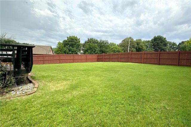 700 NE Hunters Ridge, Lee's Summit, MO 64086