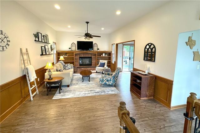 700 NE Hunters Ridge, Lee's Summit, MO 64086