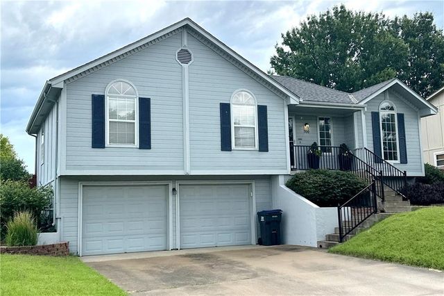 700 NE Hunters Ridge, Lee's Summit, MO 64086