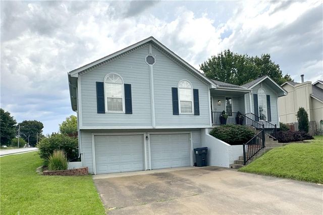 700 NE Hunters Ridge, Lee's Summit, MO 64086