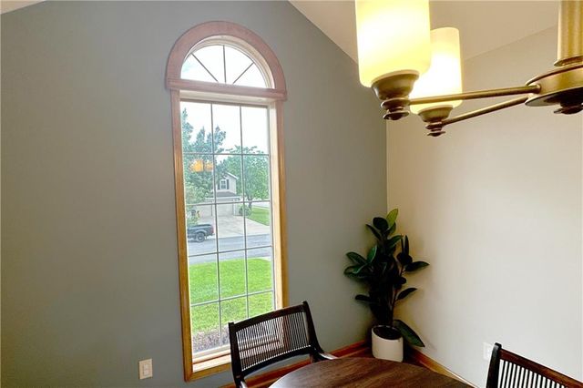 700 NE Hunters Ridge, Lee's Summit, MO 64086