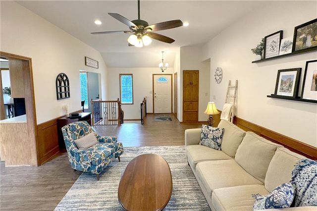 700 NE Hunters Ridge, Lee's Summit, MO 64086