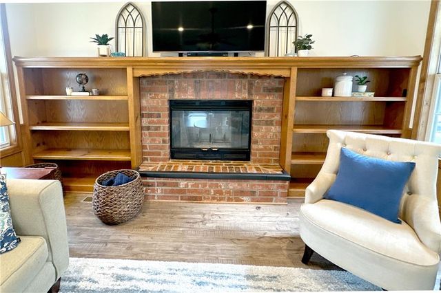 700 NE Hunters Ridge, Lee's Summit, MO 64086