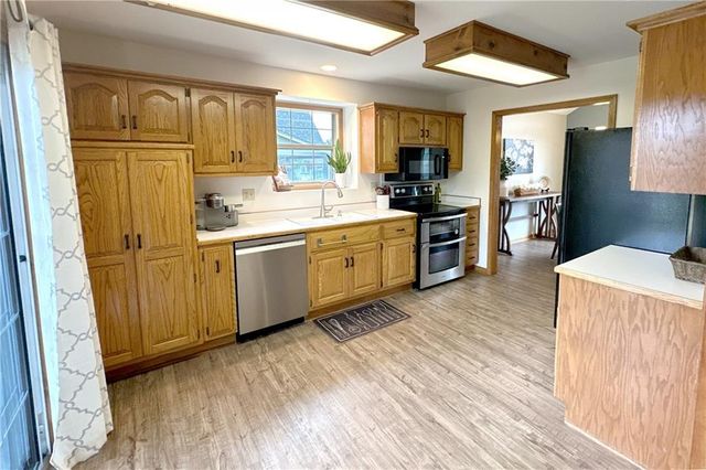 700 NE Hunters Ridge, Lee's Summit, MO 64086