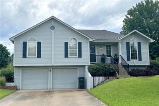 700 NE Hunters Ridge, Lee's Summit, MO 64086