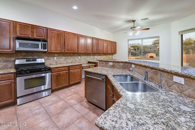 1367 S Madera Reserve Drive, Green Valley, AZ 85614