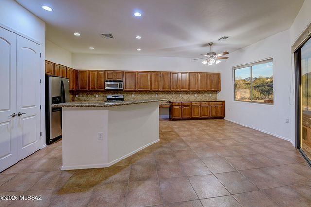 1367 S Madera Reserve Drive, Green Valley, AZ 85614