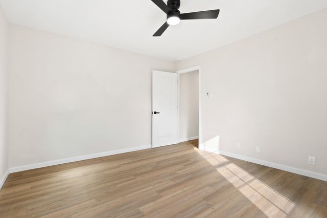 102 W Schmitt Road, Rossville, GA 30741