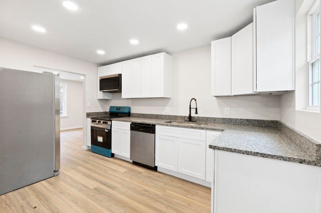 102 W Schmitt Road, Rossville, GA 30741