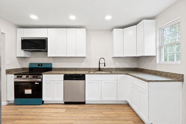 102 W Schmitt Road, Rossville, GA 30741