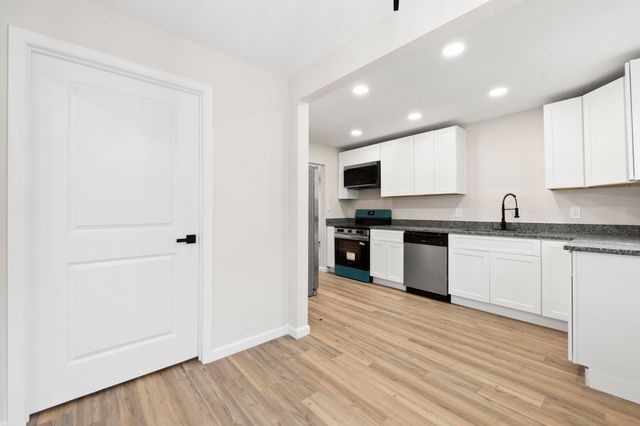 102 W Schmitt Road, Rossville, GA 30741