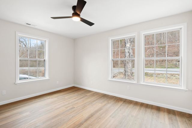 102 W Schmitt Road, Rossville, GA 30741