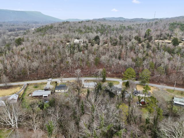 102 W Schmitt Road, Rossville, GA 30741