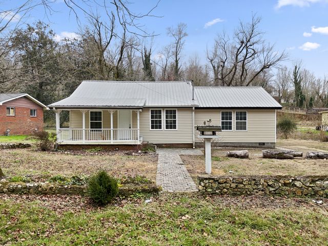 102 W Schmitt Road, Rossville, GA 30741