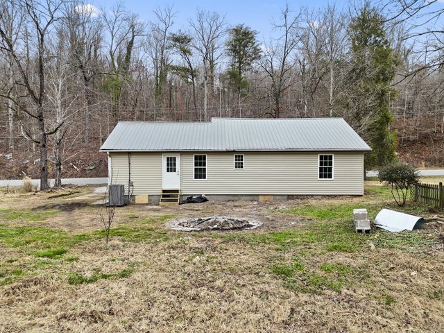 102 W Schmitt Road, Rossville, GA 30741