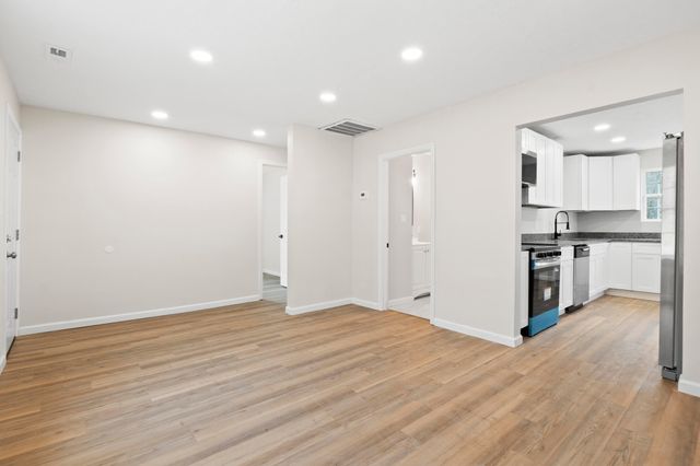 102 W Schmitt Road, Rossville, GA 30741