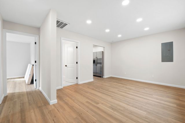 102 W Schmitt Road, Rossville, GA 30741