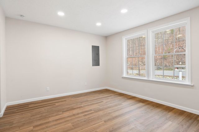 102 W Schmitt Road, Rossville, GA 30741