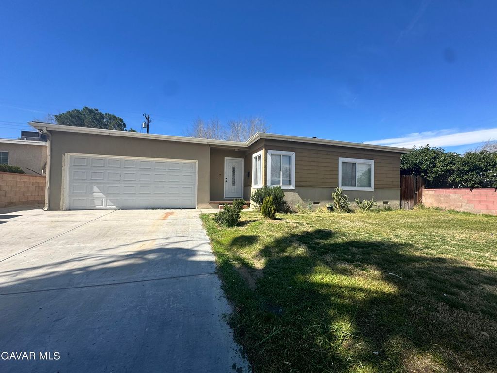 44151 Hardwood Avenue, Lancaster, CA 93534