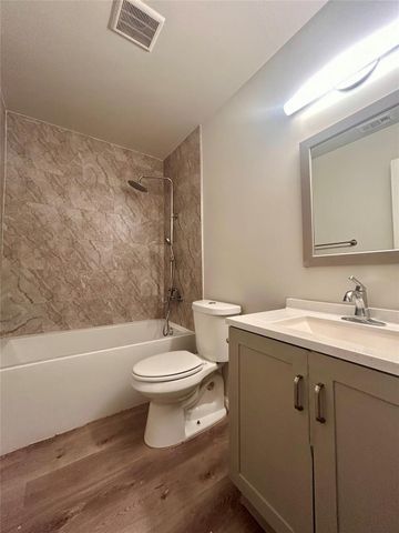 901 E 40th ST 212, Austin, TX 78751