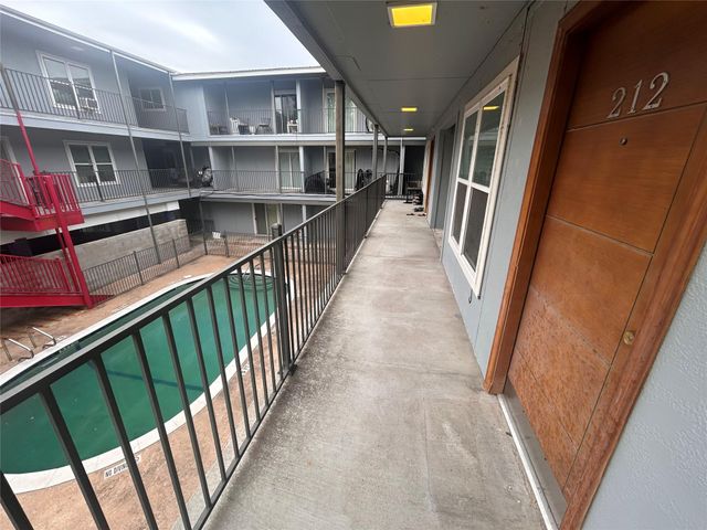 901 E 40th ST 212, Austin, TX 78751