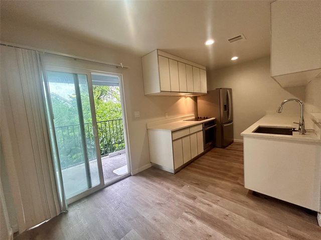 901 E 40th ST 212, Austin, TX 78751